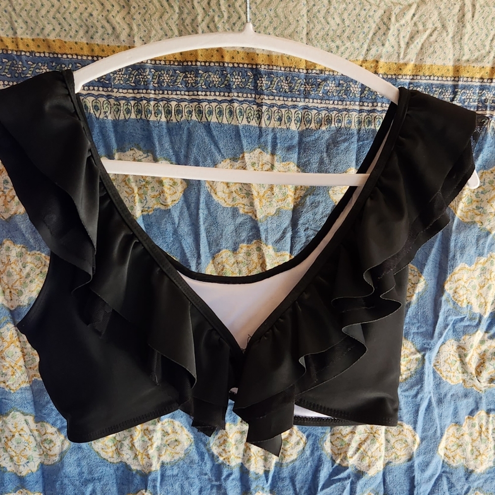 Black bikini top